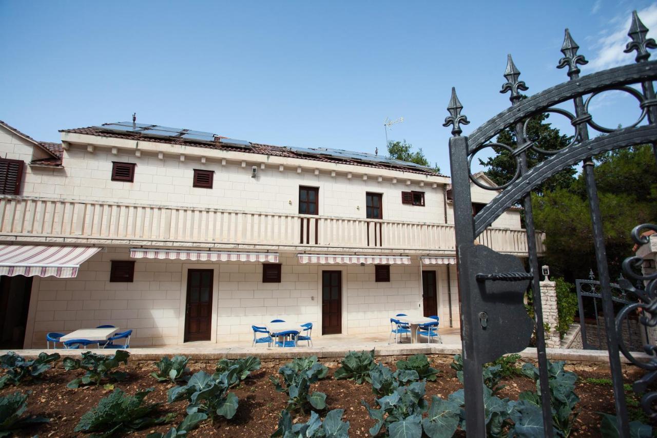 פוצ'ישצ'ה White House In The Forest מראה חיצוני תמונה